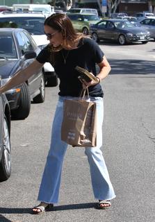 Jennifer Garner feet photo thumbnail