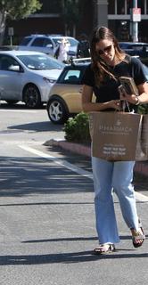 Jennifer Garner feet photo thumbnail