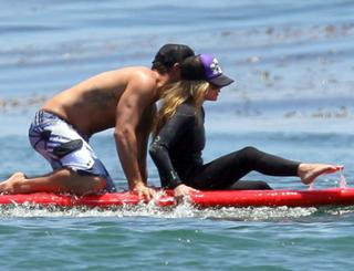 Avril Lavigne feet photo thumbnail
