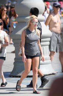 Jorgie Porter feet photo thumbnail