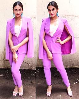 Huma Qureshi feet photo thumbnail