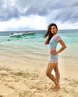 Taapsee Pannu feet photo thumbnail