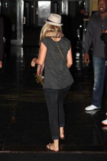 Julianne Hough feet photo thumbnail