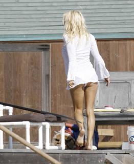 Pamela Anderson feet photo thumbnail