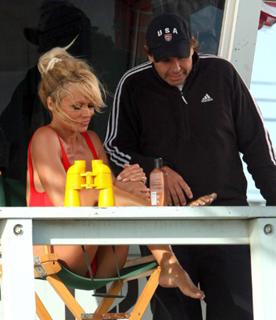 Pamela Anderson feet photo thumbnail