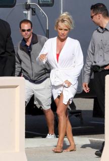 Pamela Anderson feet photo thumbnail