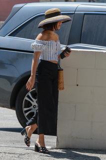 Vanessa Hudgens feet photo thumbnail