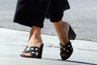 Vanessa Hudgens feet photo thumbnail