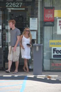 Pamela Anderson feet photo thumbnail