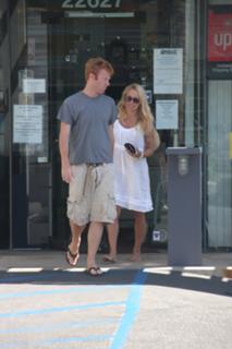Pamela Anderson feet photo thumbnail
