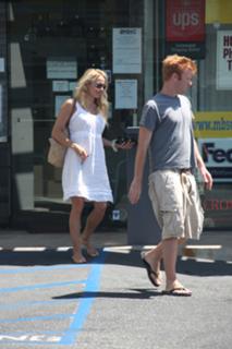 Pamela Anderson feet photo thumbnail