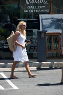 Pamela Anderson feet photo thumbnail