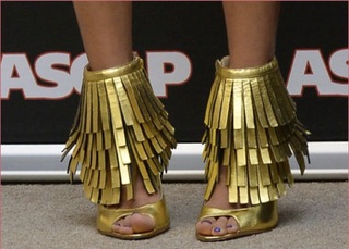 Carrie Underwood feet photo thumbnail