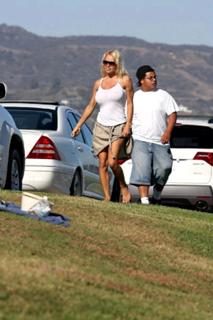 Pamela Anderson feet photo thumbnail