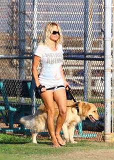 Pamela Anderson feet photo thumbnail
