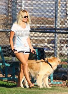 Pamela Anderson feet photo thumbnail