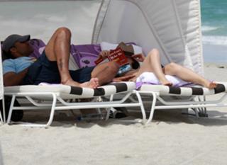 Eliza Dushku feet photo thumbnail