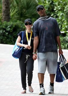 Eliza Dushku feet photo thumbnail