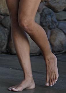 Pamela Anderson feet photo thumbnail