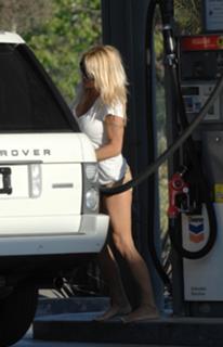 Pamela Anderson feet photo thumbnail