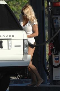 Pamela Anderson feet photo thumbnail
