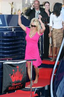 Pamela Anderson feet photo thumbnail