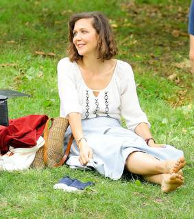 Maggie Gyllenhaal feet photo thumbnail