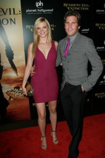 Amy Smart feet photo thumbnail