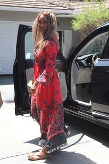 Tyra Banks feet photo thumbnail