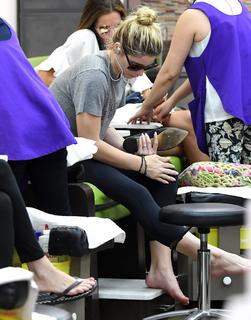 Ashley Greene feet photo thumbnail