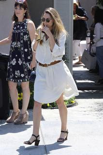Elizabeth Olsen feet photo thumbnail