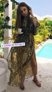 Xenia Tchoumitcheva feet photo thumbnail