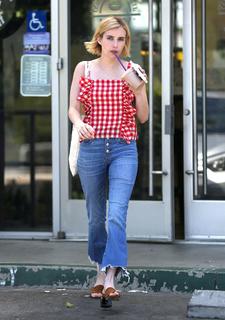 Emma Roberts feet photo thumbnail