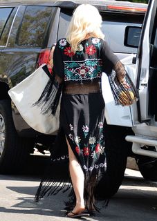Gwen Stefani feet photo thumbnail