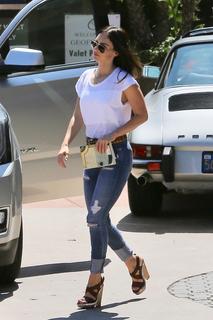 Megan Fox feet photo thumbnail
