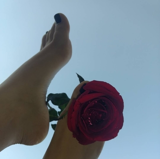 Isa Pes feet photo thumbnail