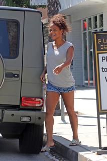 Christina Milian feet photo thumbnail