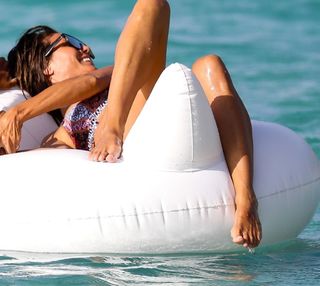 Heidi Klum feet photo thumbnail