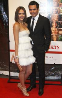 Jessica Alba feet photo thumbnail