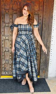 Huma Qureshi feet photo thumbnail