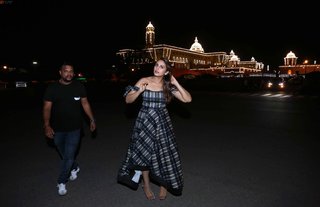 Huma Qureshi feet photo thumbnail
