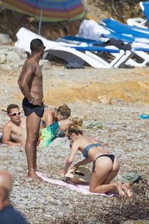 Doutzen Kroes feet photo thumbnail