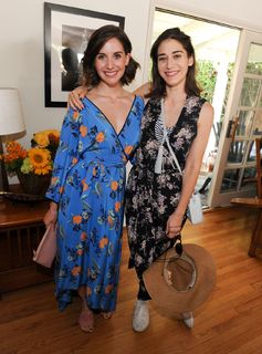 Alison Brie feet photo thumbnail