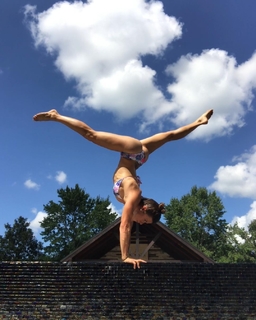 Danica Patrick feet photo thumbnail