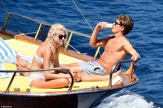 Pixie Lott feet photo thumbnail