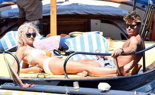 Pixie Lott feet photo thumbnail