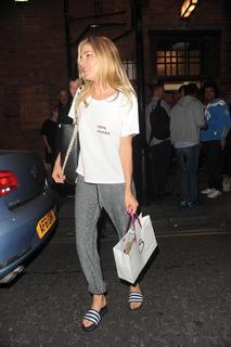 Sienna Miller feet photo thumbnail