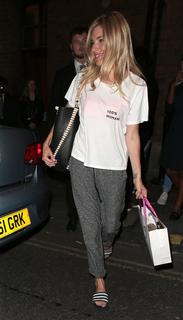 Sienna Miller feet photo thumbnail