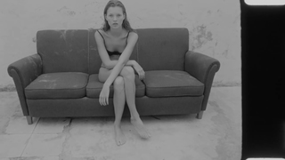Kate Moss feet photo thumbnail
