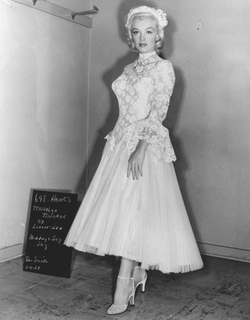Marilyn Monroe feet photo thumbnail